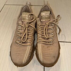 STEVE MADDEN TAN SNEAKERS SIZE 8.5